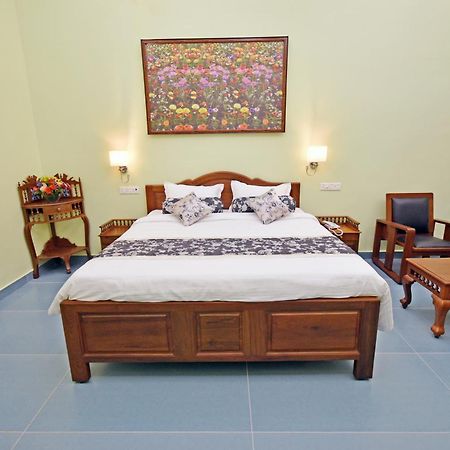 Le Colonial Suites Pondicherry Esterno foto