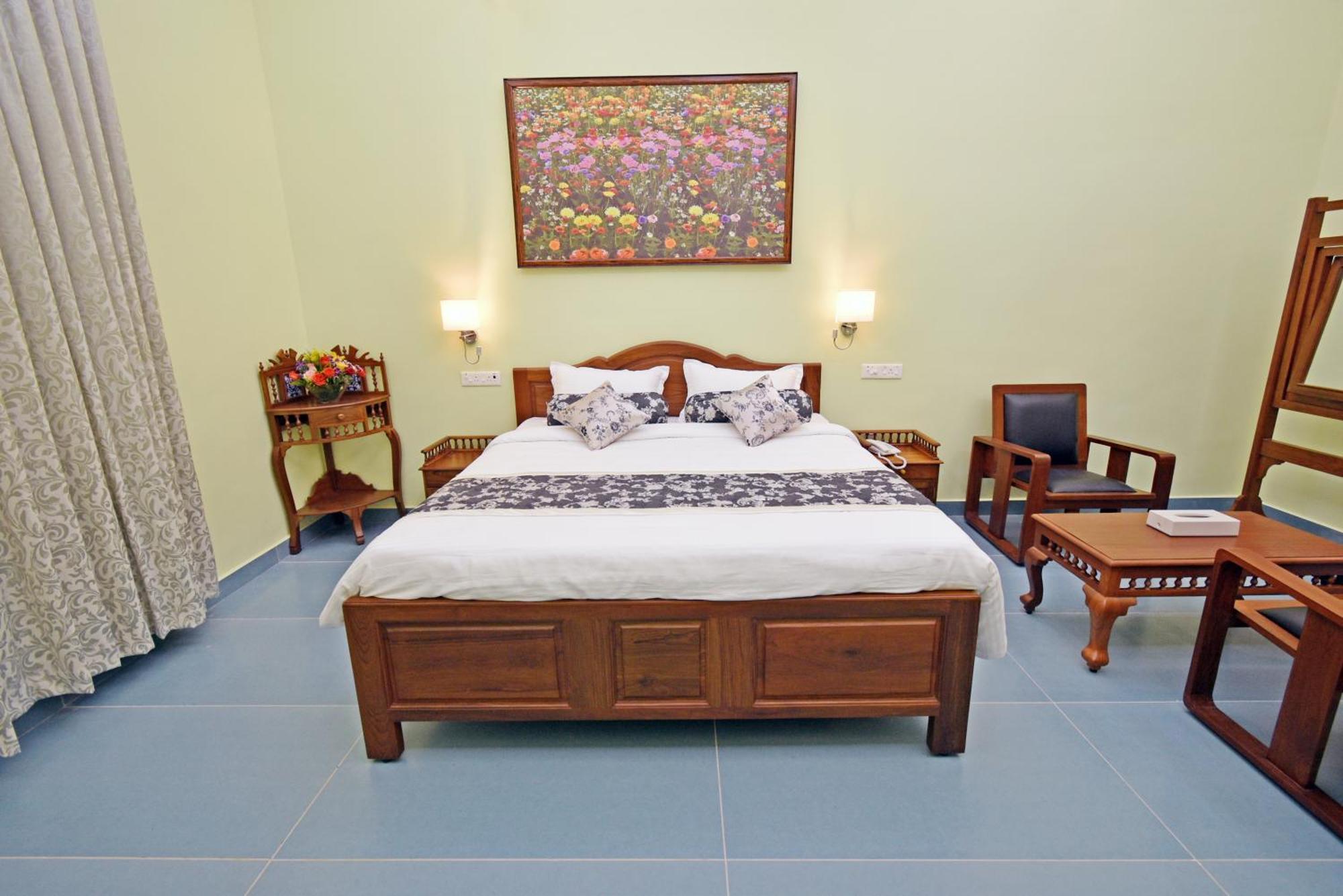 Le Colonial Suites Pondicherry Esterno foto