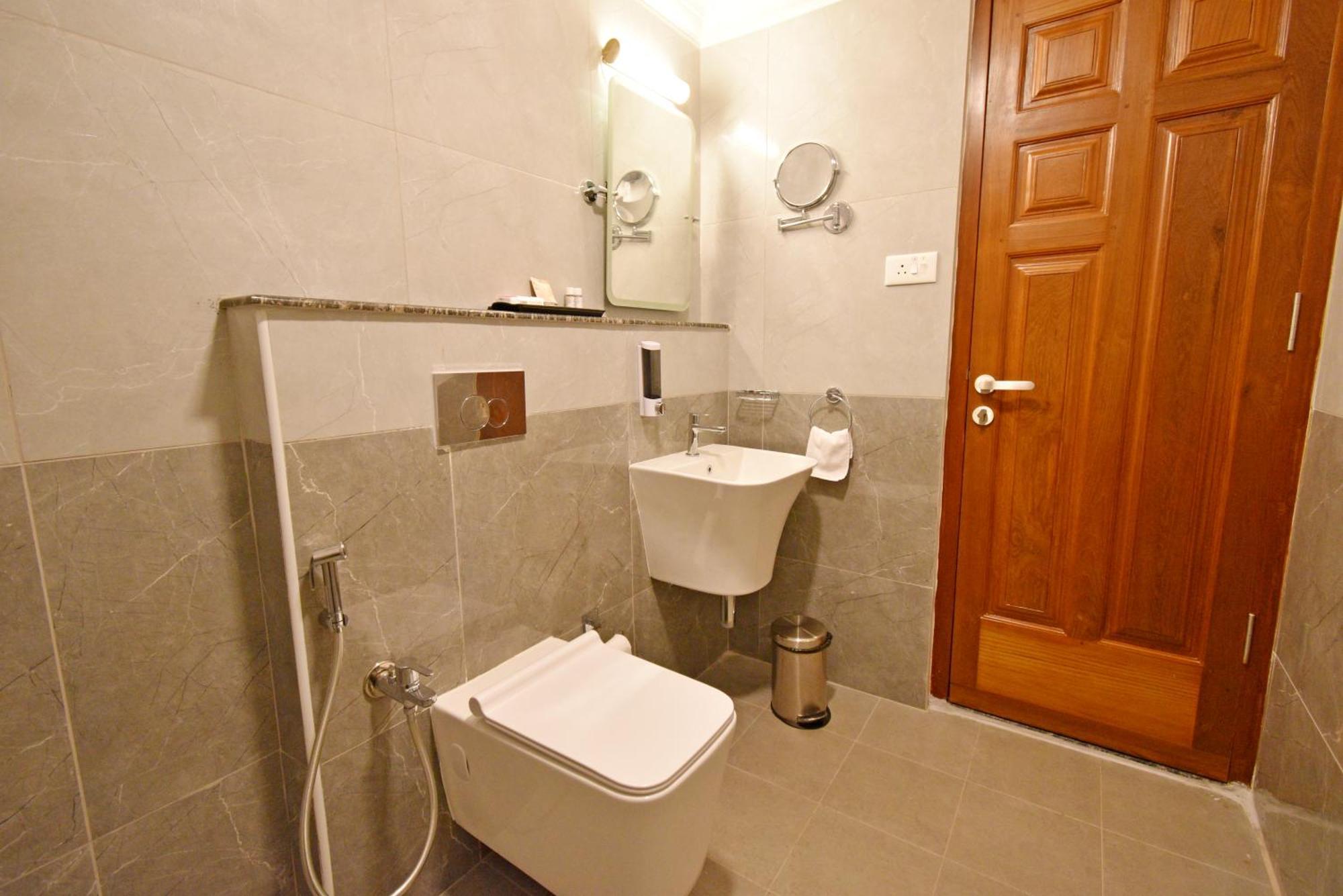 Le Colonial Suites Pondicherry Esterno foto