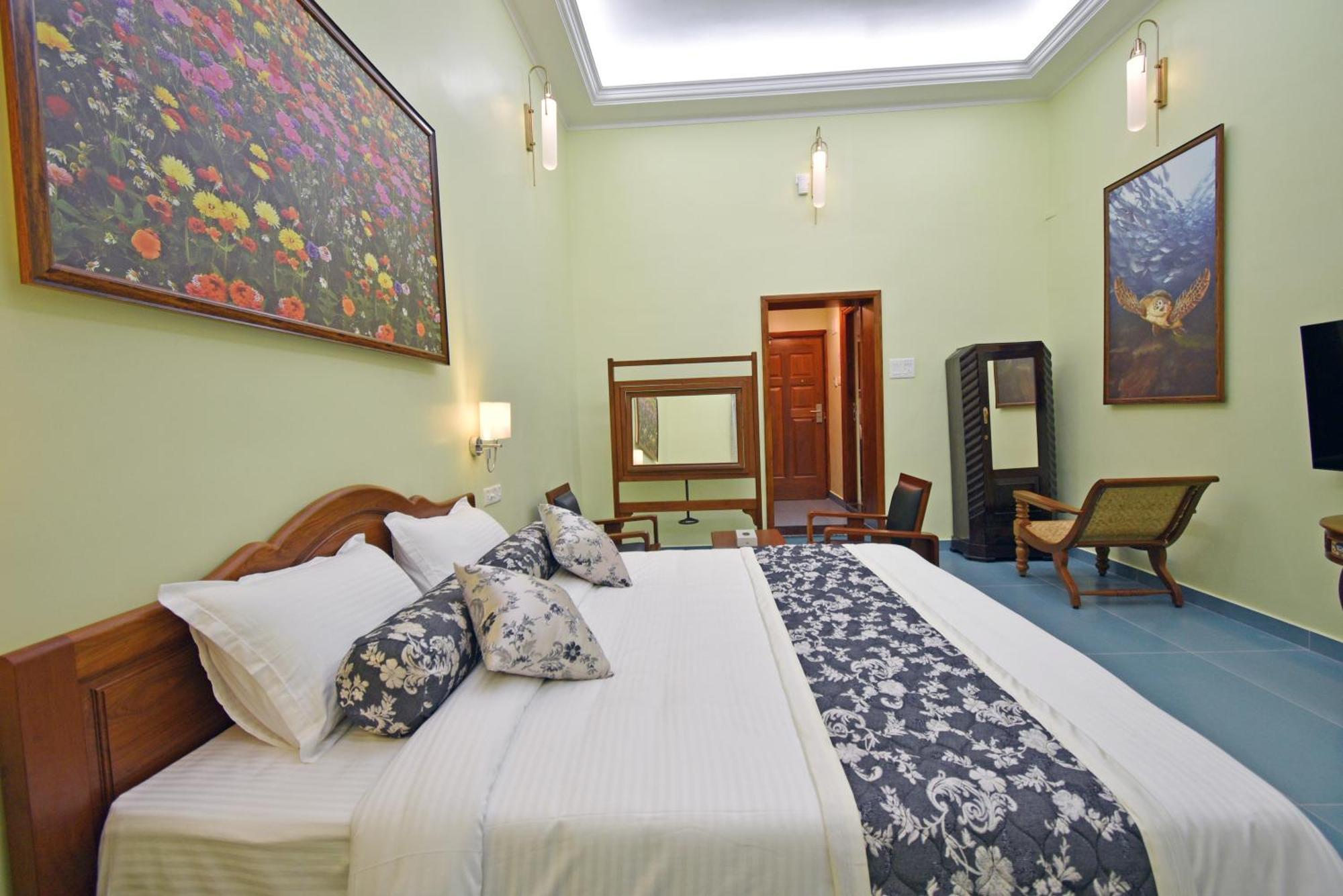 Le Colonial Suites Pondicherry Esterno foto