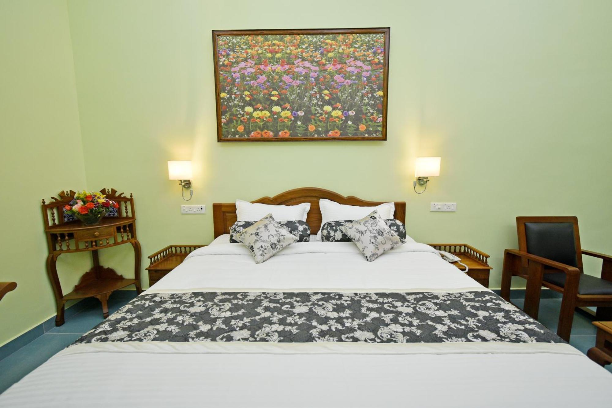 Le Colonial Suites Pondicherry Esterno foto