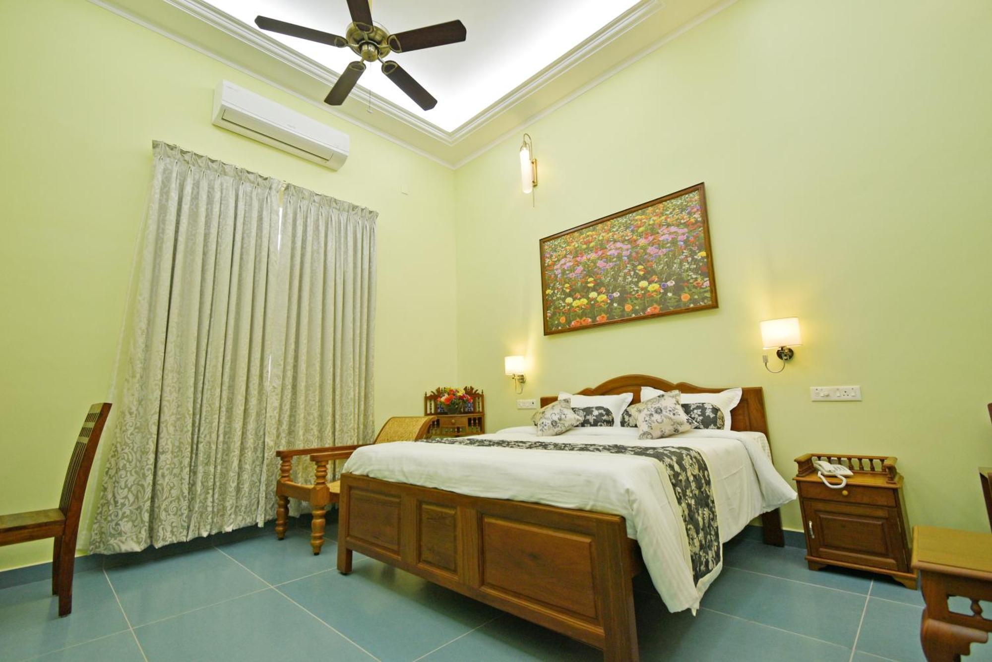Le Colonial Suites Pondicherry Esterno foto