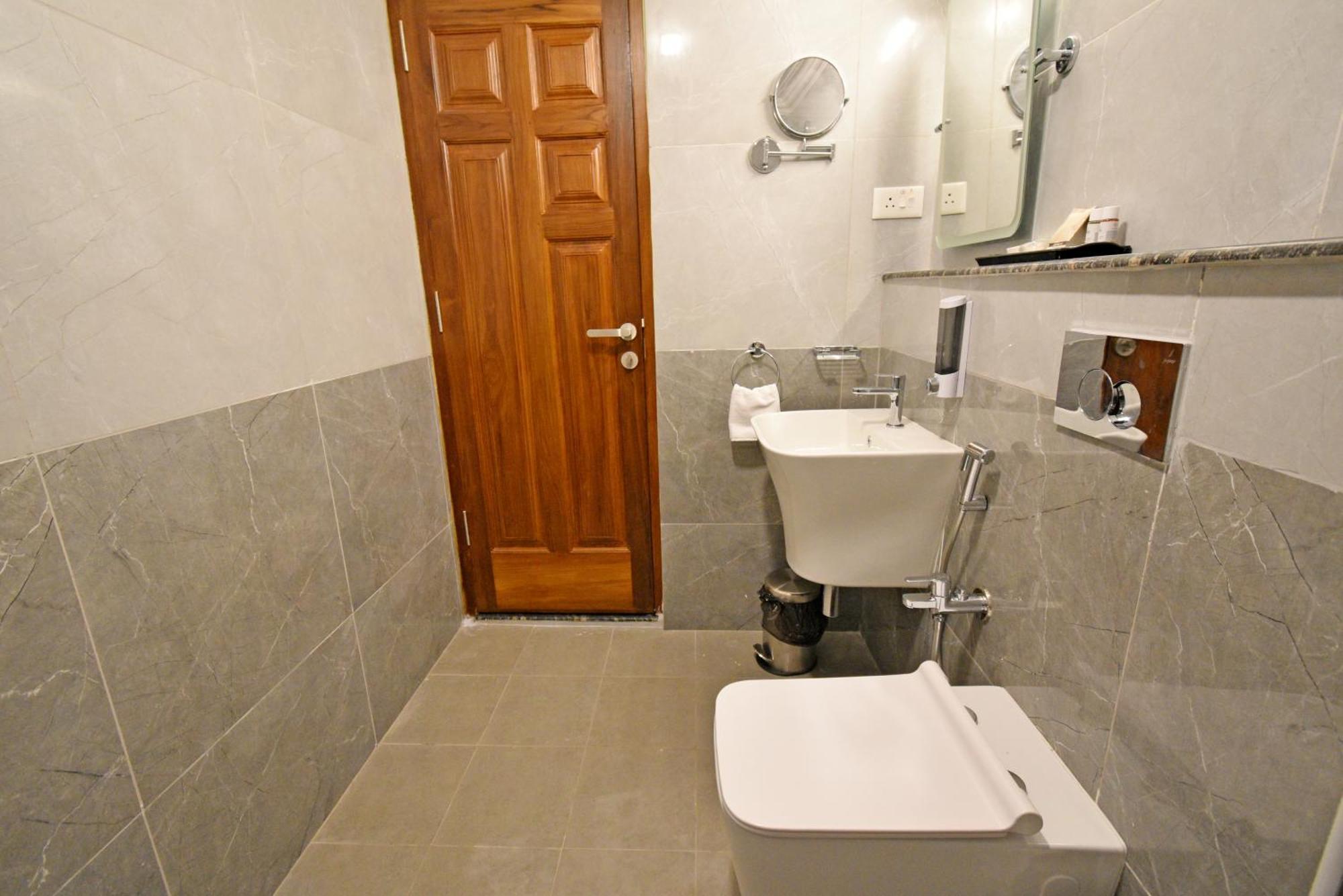 Le Colonial Suites Pondicherry Esterno foto