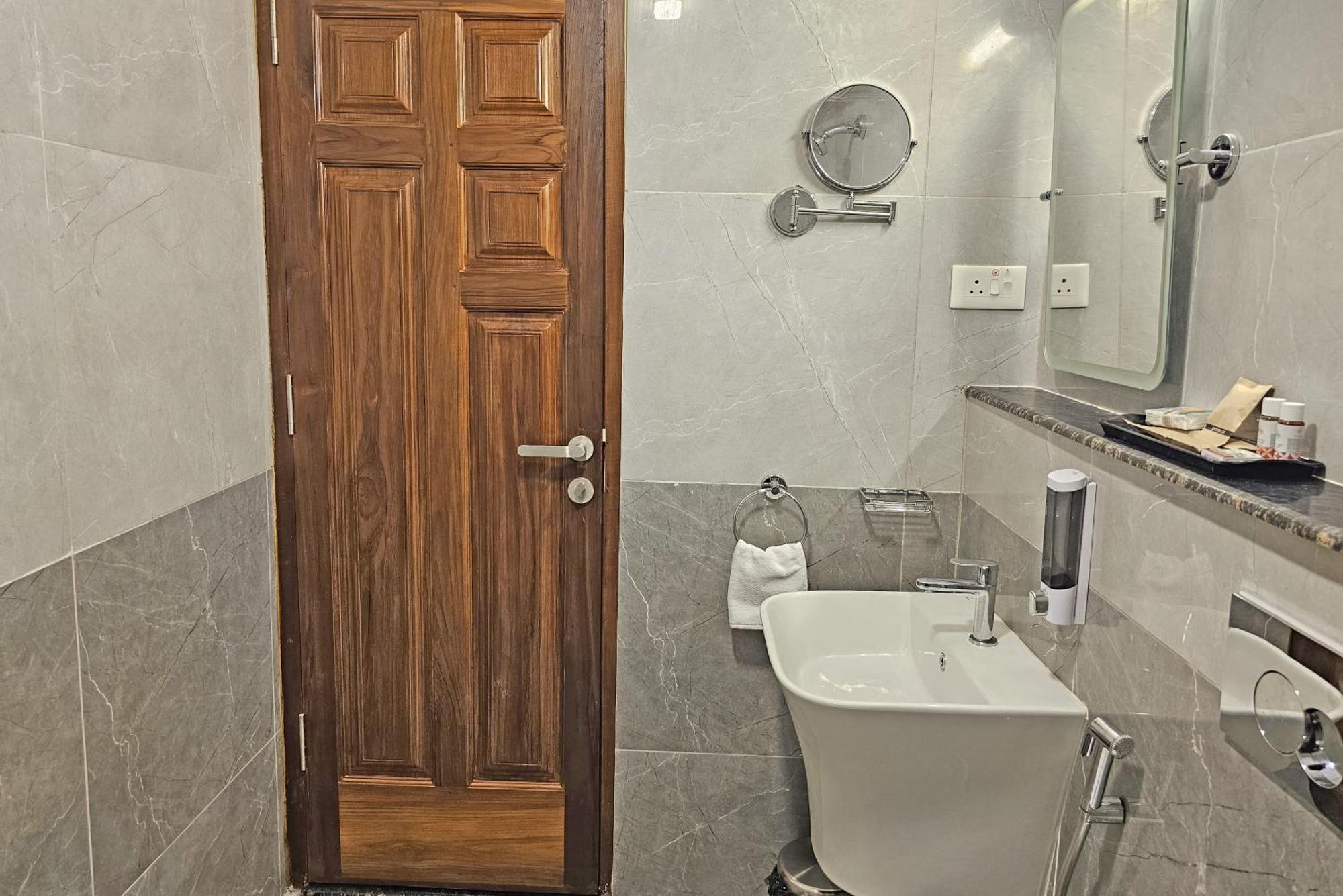 Le Colonial Suites Pondicherry Esterno foto
