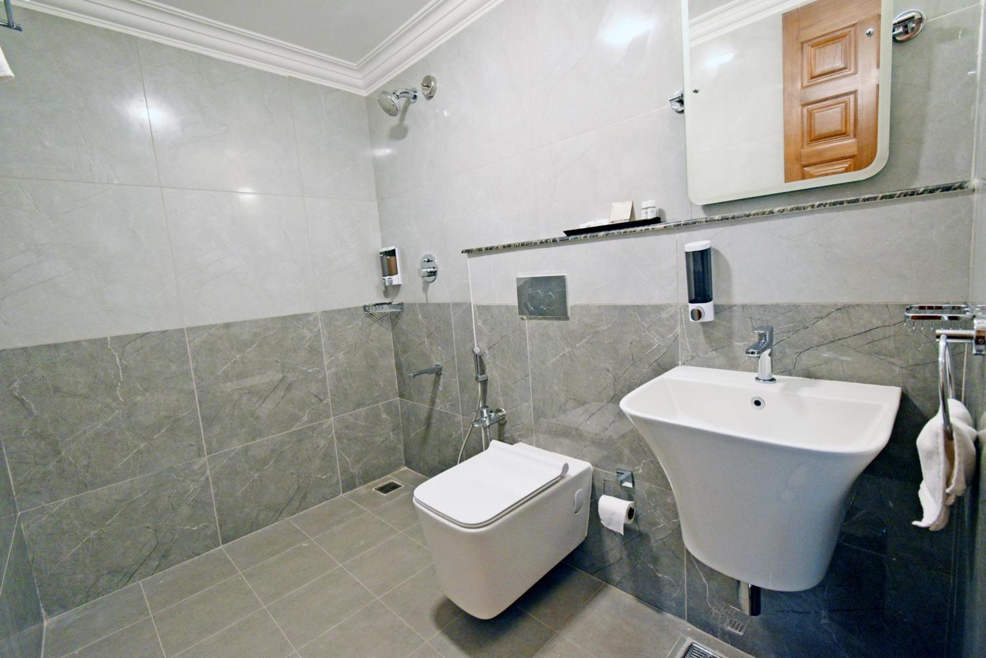 Le Colonial Suites Pondicherry Esterno foto
