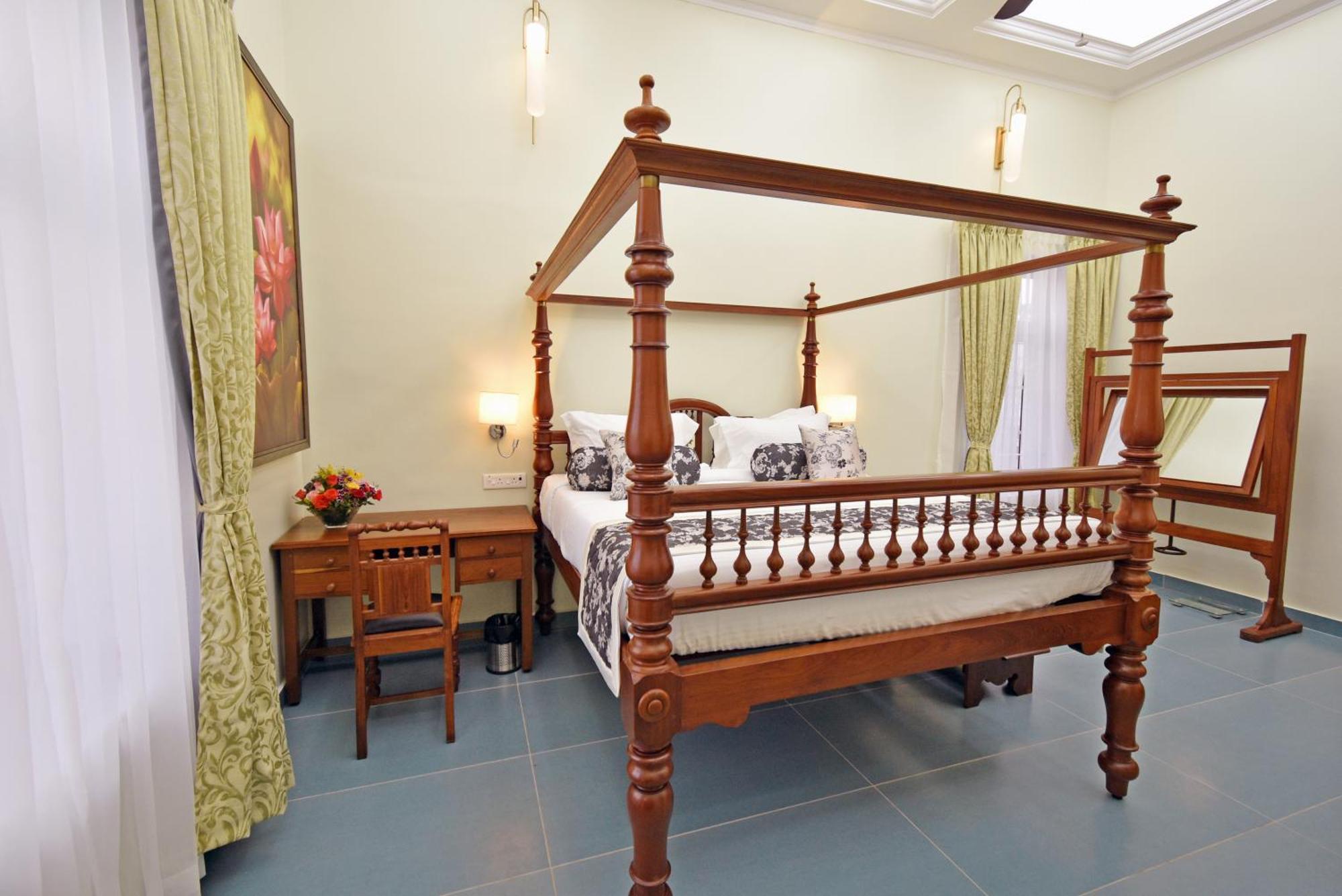 Le Colonial Suites Pondicherry Esterno foto