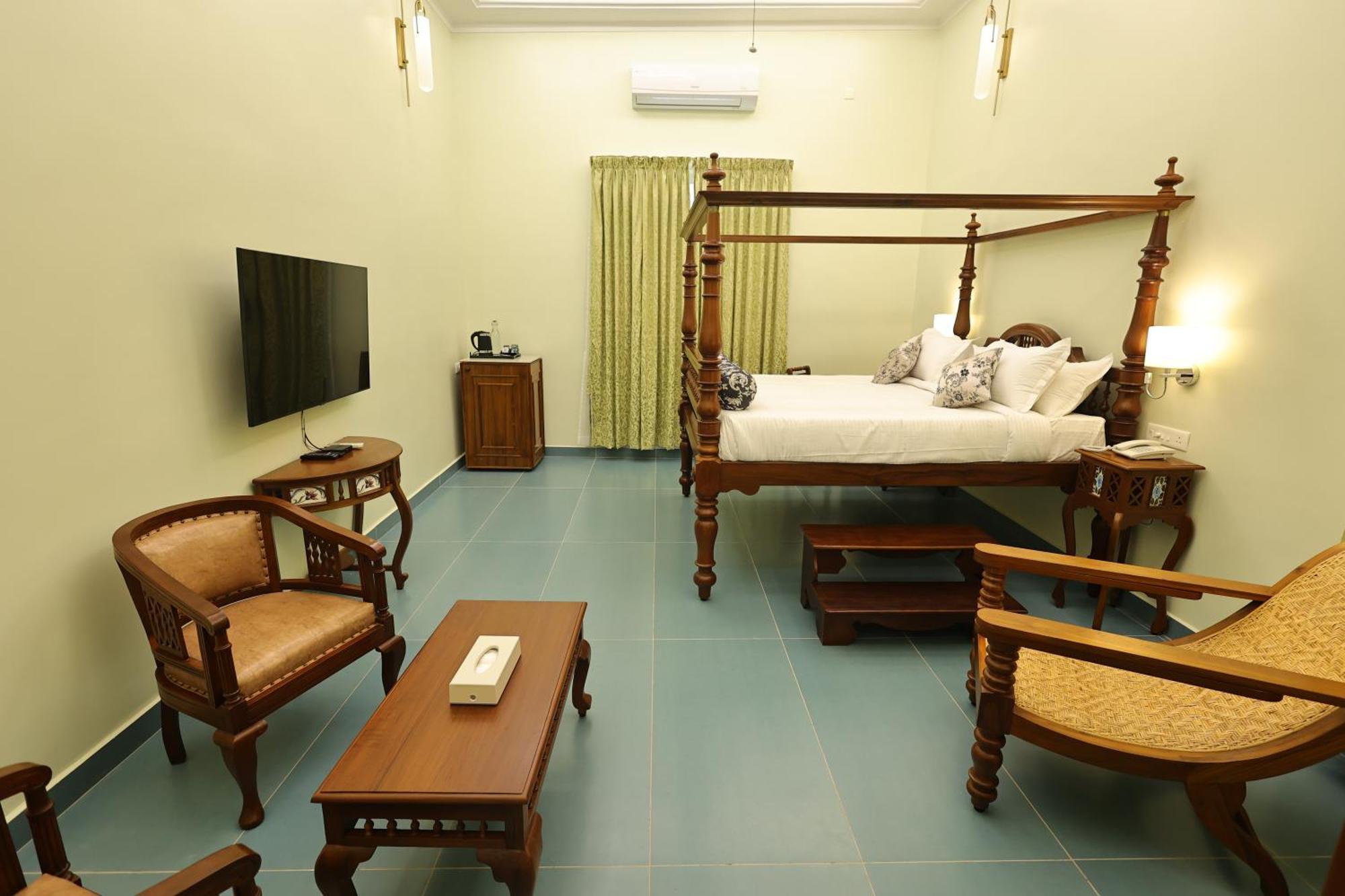 Le Colonial Suites Pondicherry Esterno foto