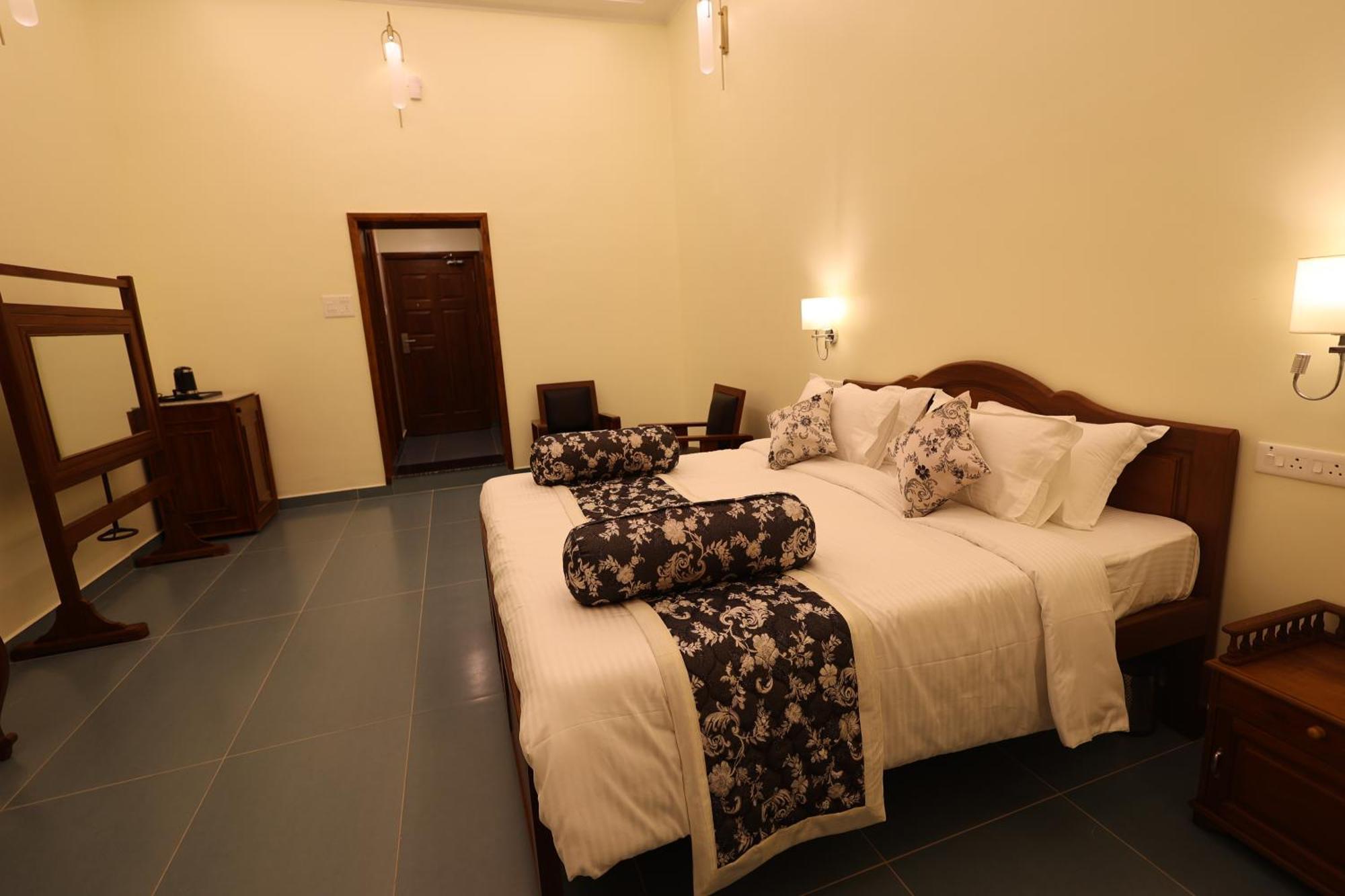 Le Colonial Suites Pondicherry Esterno foto
