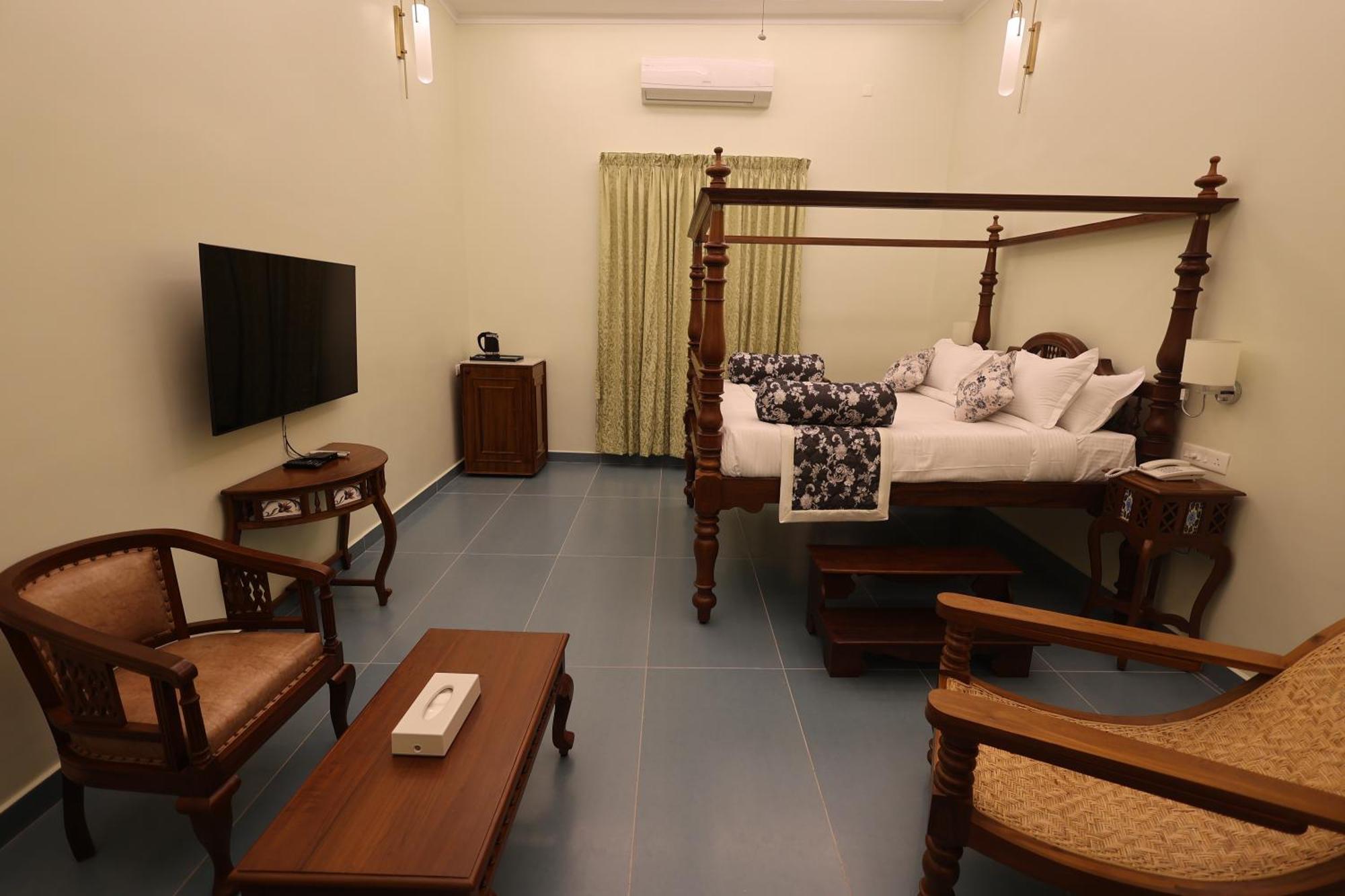 Le Colonial Suites Pondicherry Esterno foto