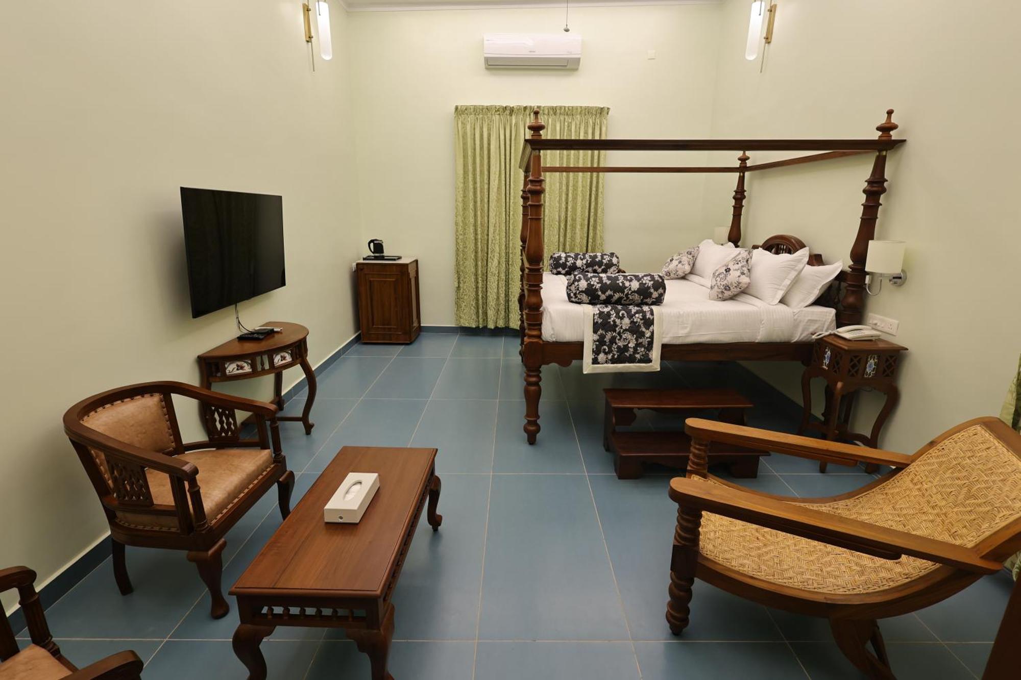 Le Colonial Suites Pondicherry Esterno foto
