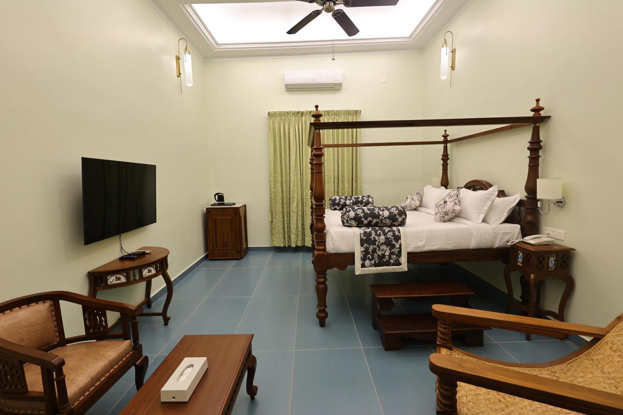 Le Colonial Suites Pondicherry Esterno foto