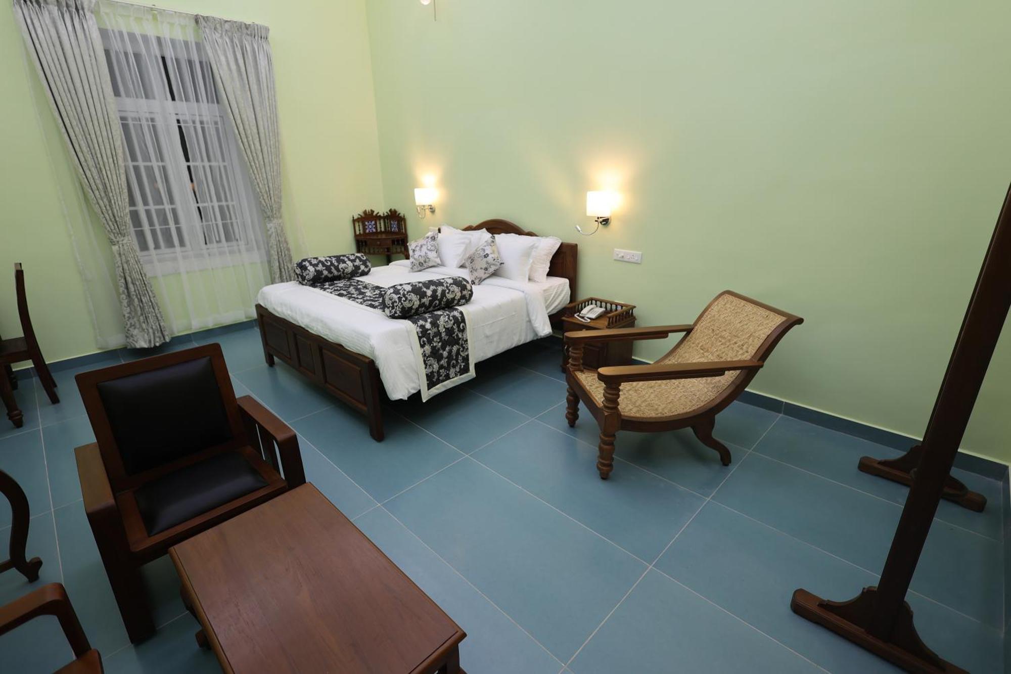 Le Colonial Suites Pondicherry Esterno foto