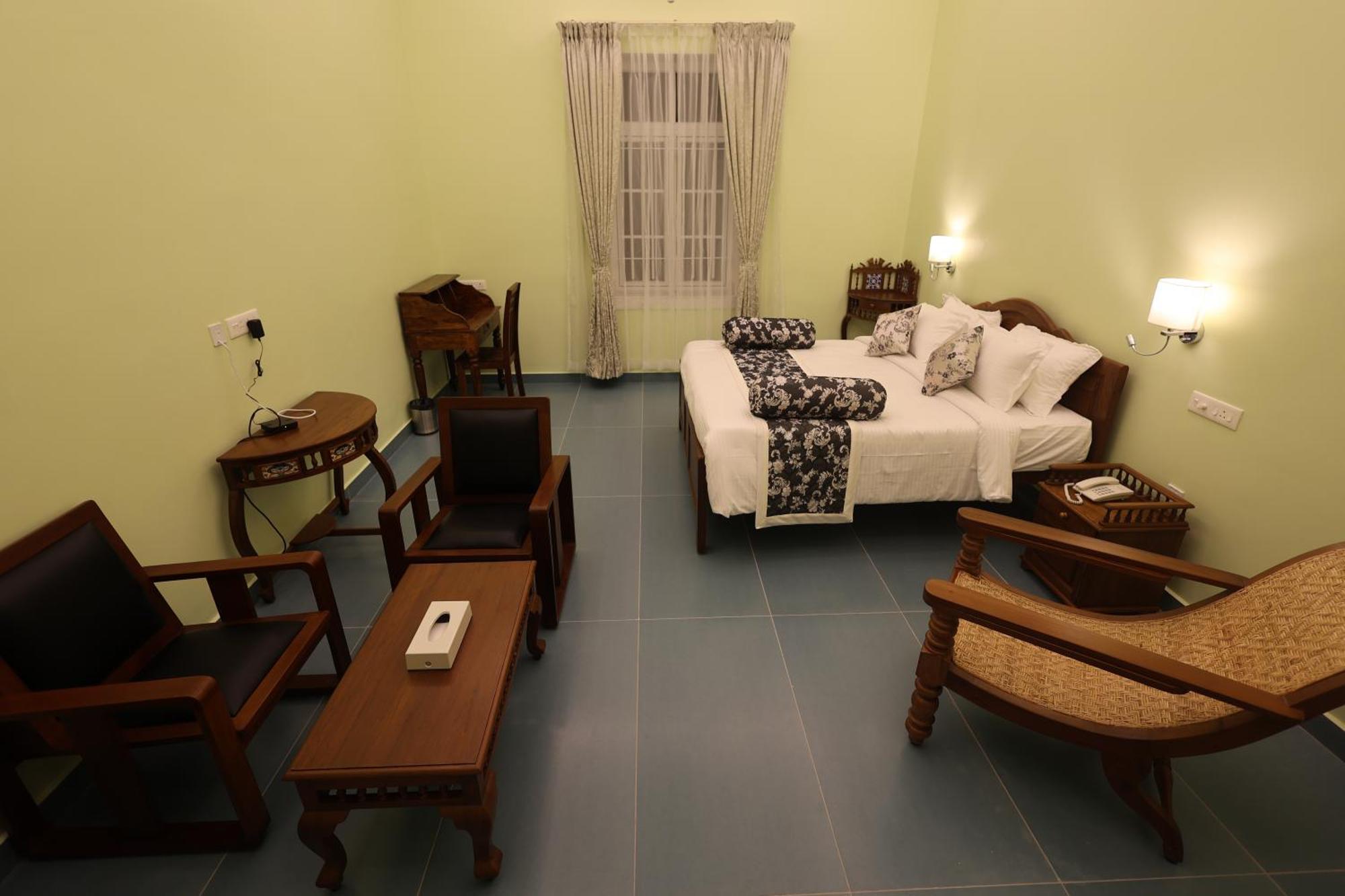 Le Colonial Suites Pondicherry Esterno foto