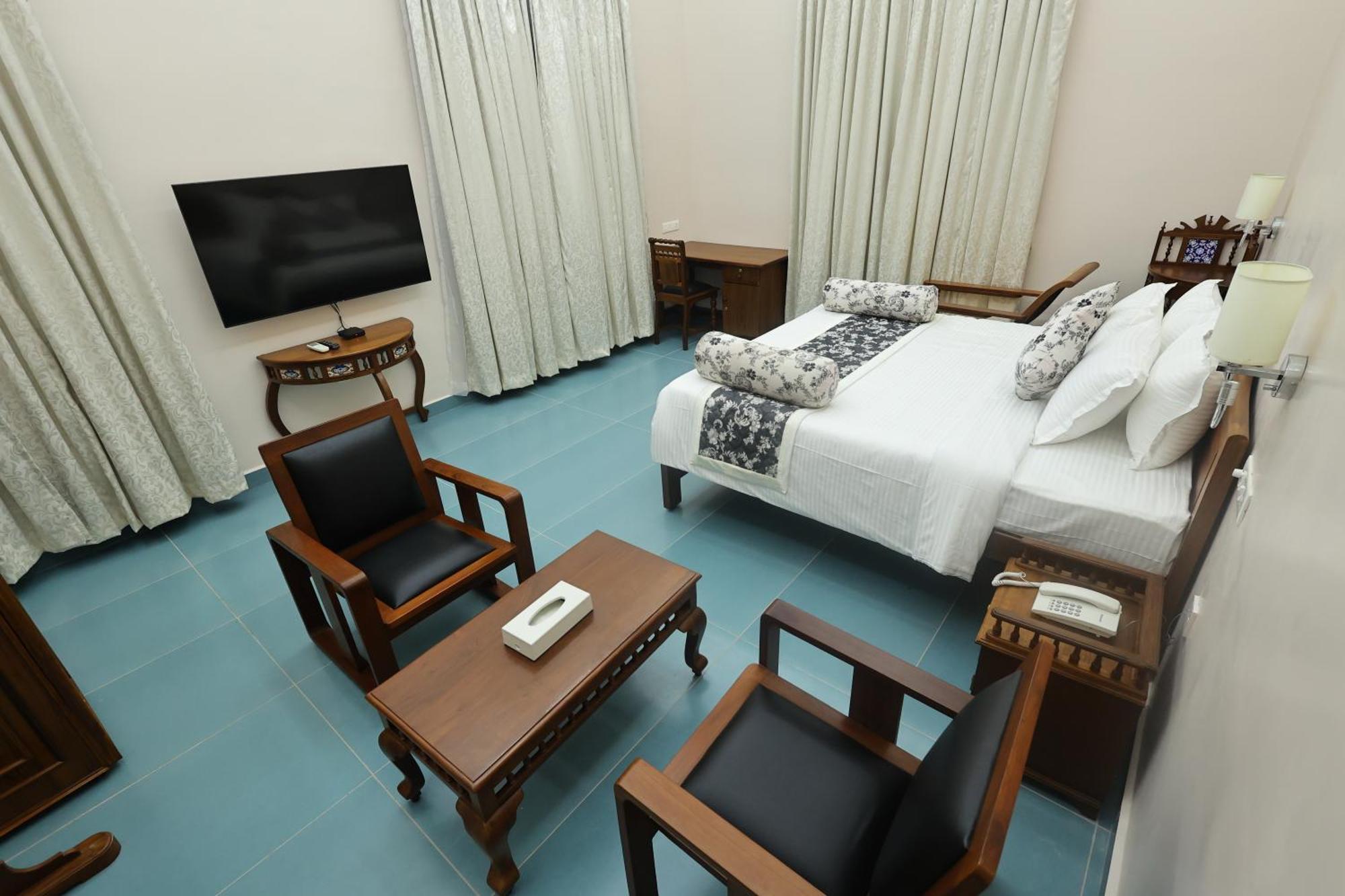 Le Colonial Suites Pondicherry Esterno foto
