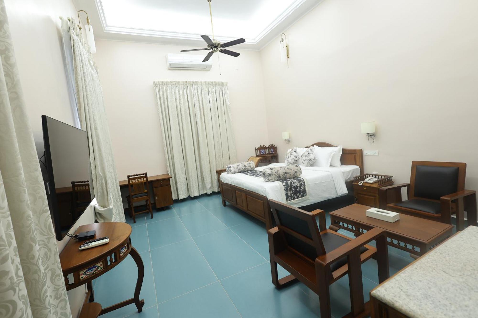 Le Colonial Suites Pondicherry Esterno foto