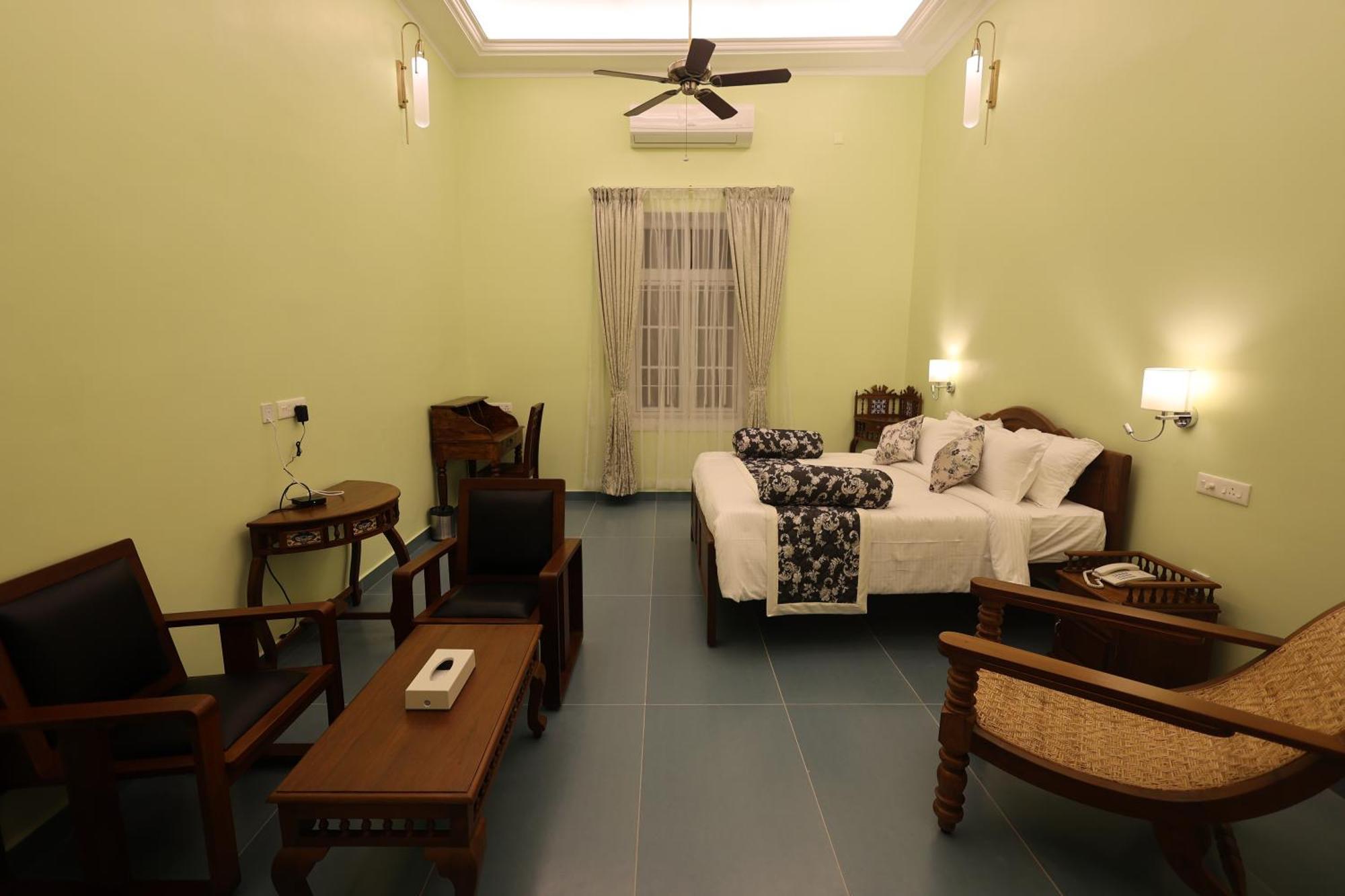 Le Colonial Suites Pondicherry Esterno foto